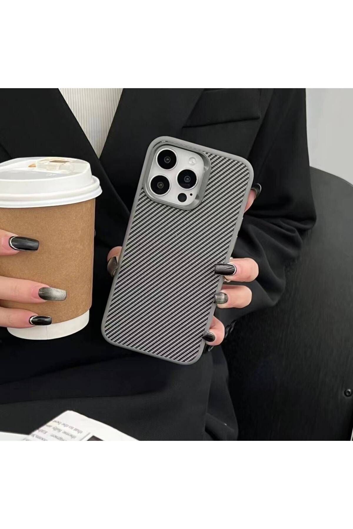 iPhone 15 Pro Kılıf Magsafe Şarj Özellikli Karbon Fiber Görünümlü Zore Troy Kapak-Siyah