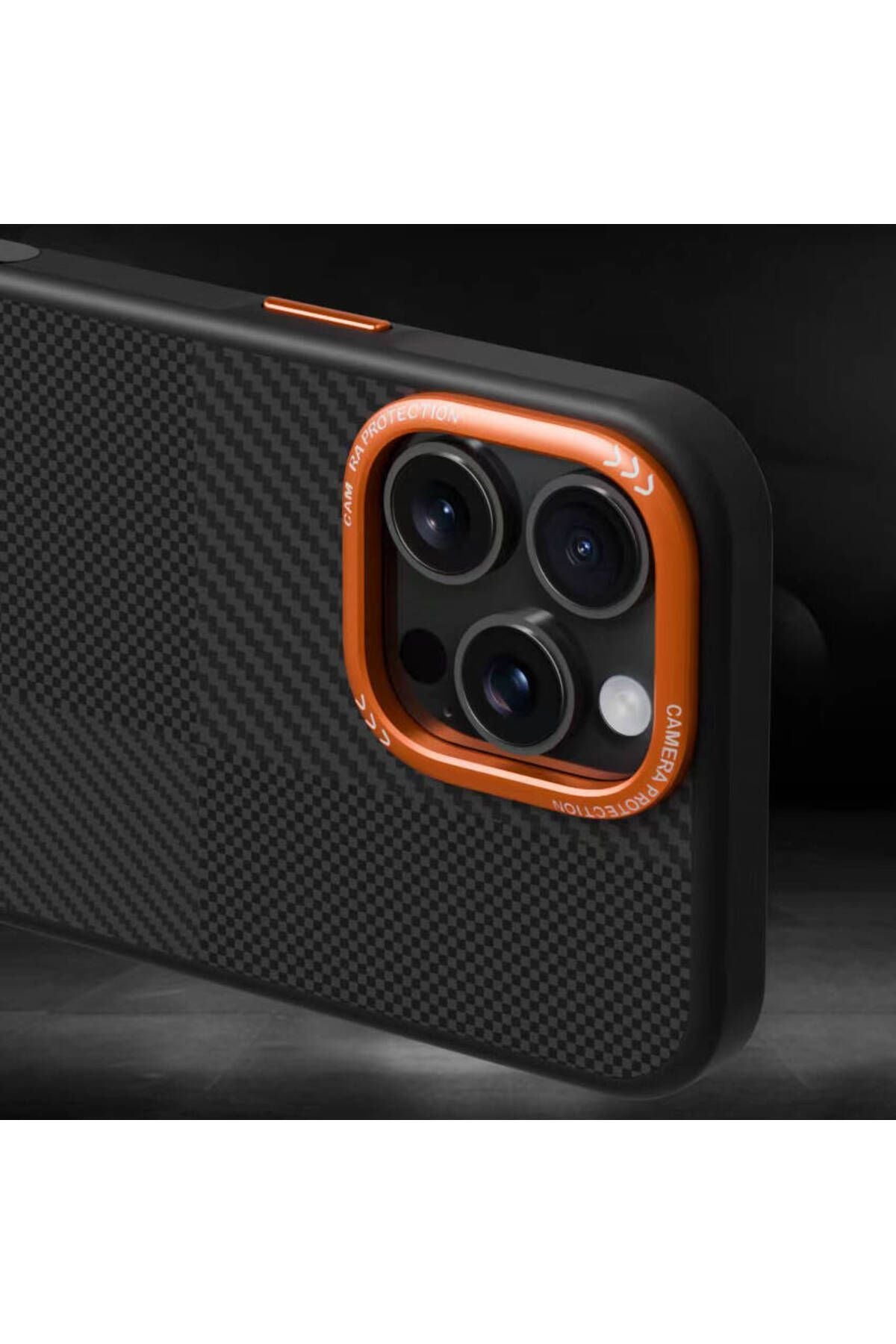 iPhone 15 Pro Kılıf Magsafe Şarj Özellikli Karbon Fiber Görünümlü Zore Kamp Kapak - Turuncu