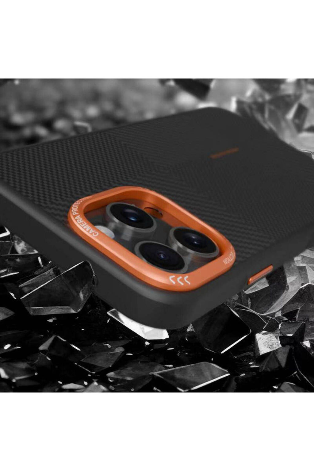 iPhone 15 Pro Kılıf Magsafe Şarj Özellikli Karbon Fiber Görünümlü Zore Kamp Kapak - Turuncu